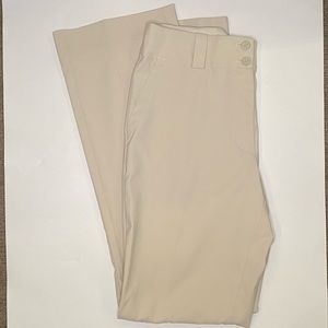 Nike Golf Fit Dry Ladies Bermuda Tan Pants in Size 6. NWOT.